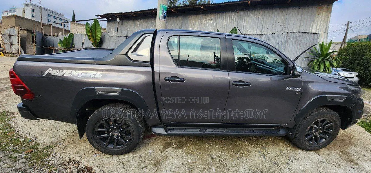 Toyota Hilux 2022 Gray
