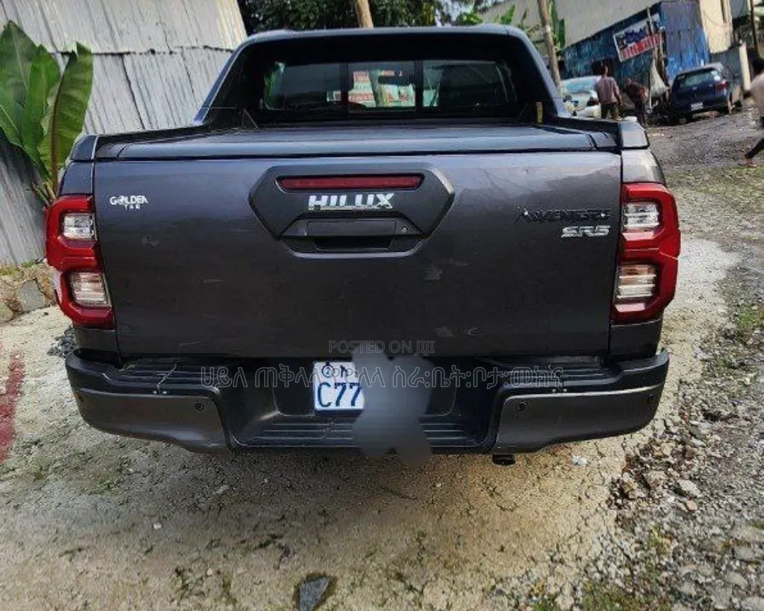 Toyota Hilux 2022 Gray
