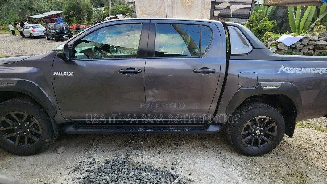 Toyota Hilux 2022 Gray