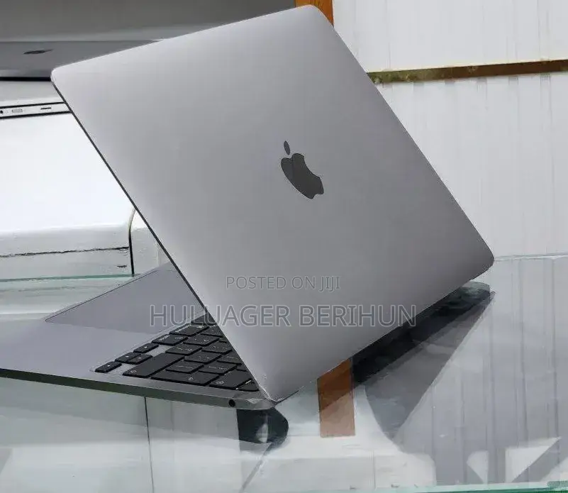 New Laptop Apple MacBook Pro M1 8GB Apple M1 SSD 256GB