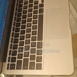 New Laptop Apple MacBook Pro 2015 4GB Intel Core i5 SSD 128GB