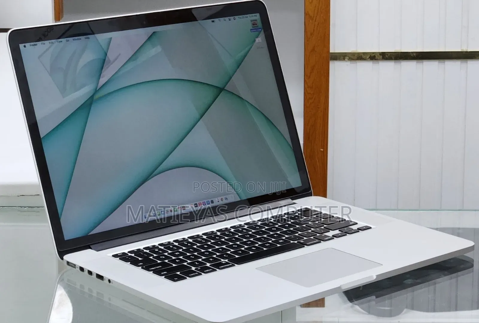 New Laptop Apple MacBook Pro 2015 16GB Intel Core i7 SSD 512GB