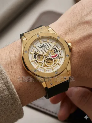 Winner Automatic Mechanical Hollow Out Men's Watch With a Gold-Tone