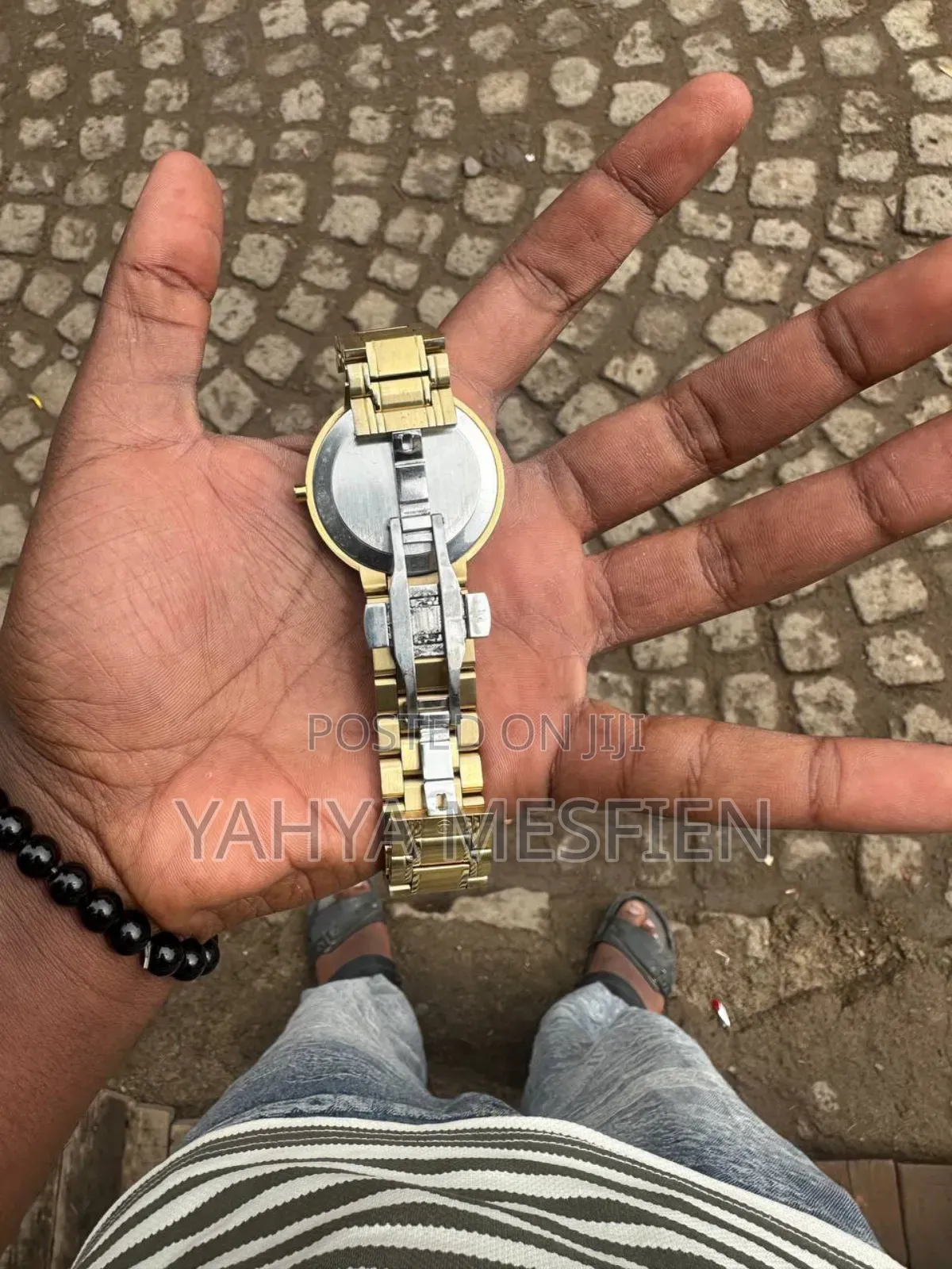 A Beautiful Men Watch With Fixed Price