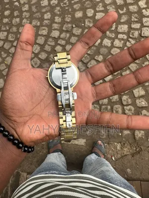 A Beautiful Men Watch With Fixed Price