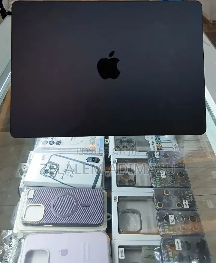 New Laptop Apple MacBook Air 2025 M4 13-inch 16GB Apple M4 SSD 256GB