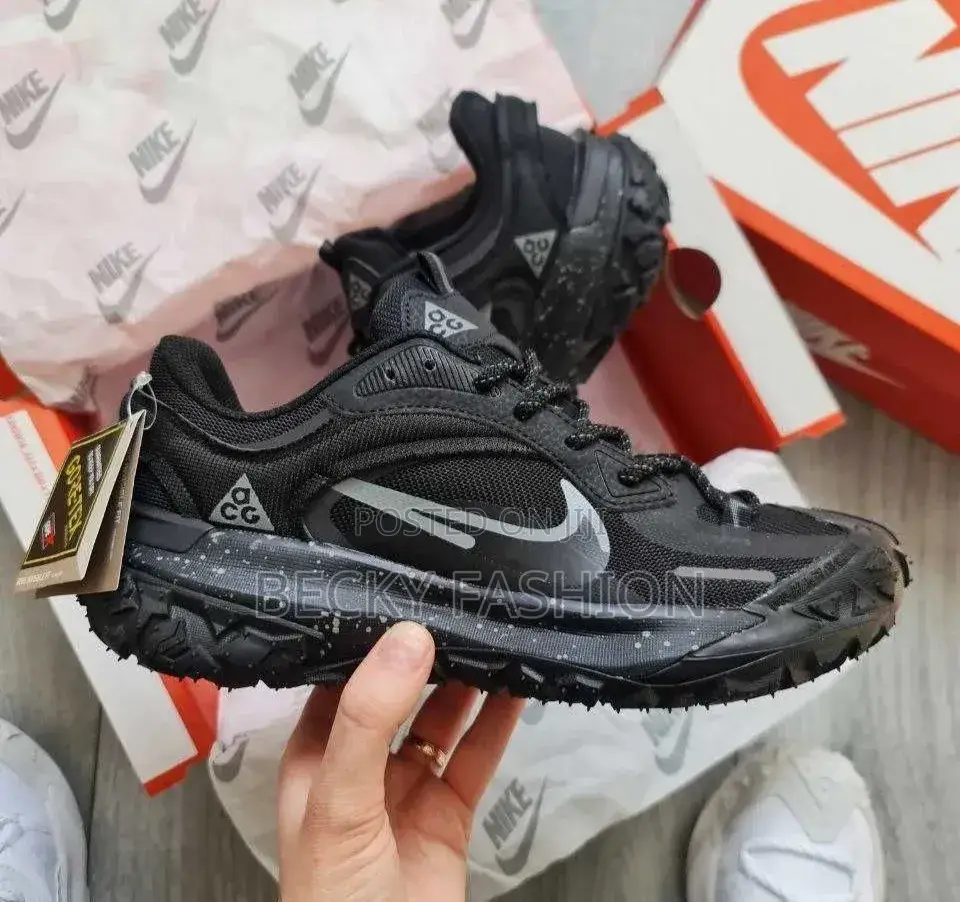 Nike Acg Mountain Fly Low Shoe