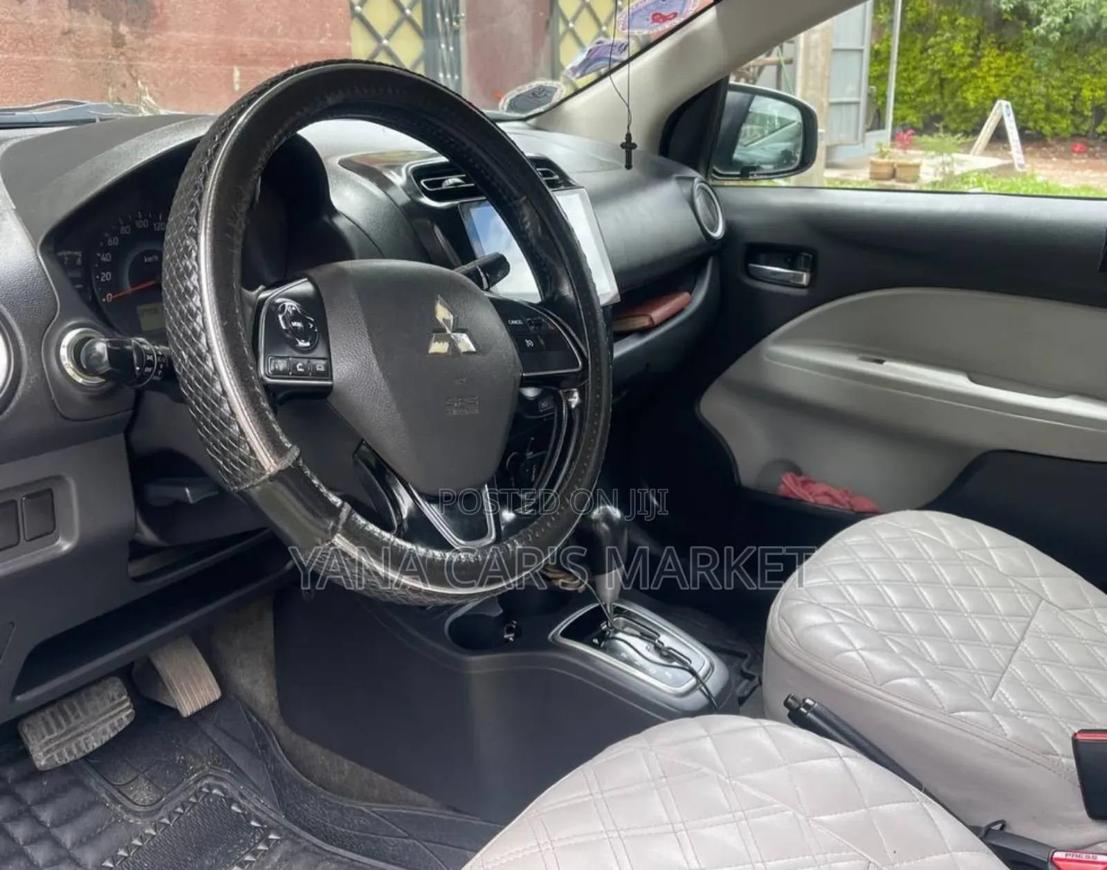 Mitsubishi Attrage 2021 Silver