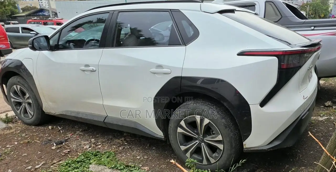 Toyota bZ4X 71.4 kWh FWD 2022 White