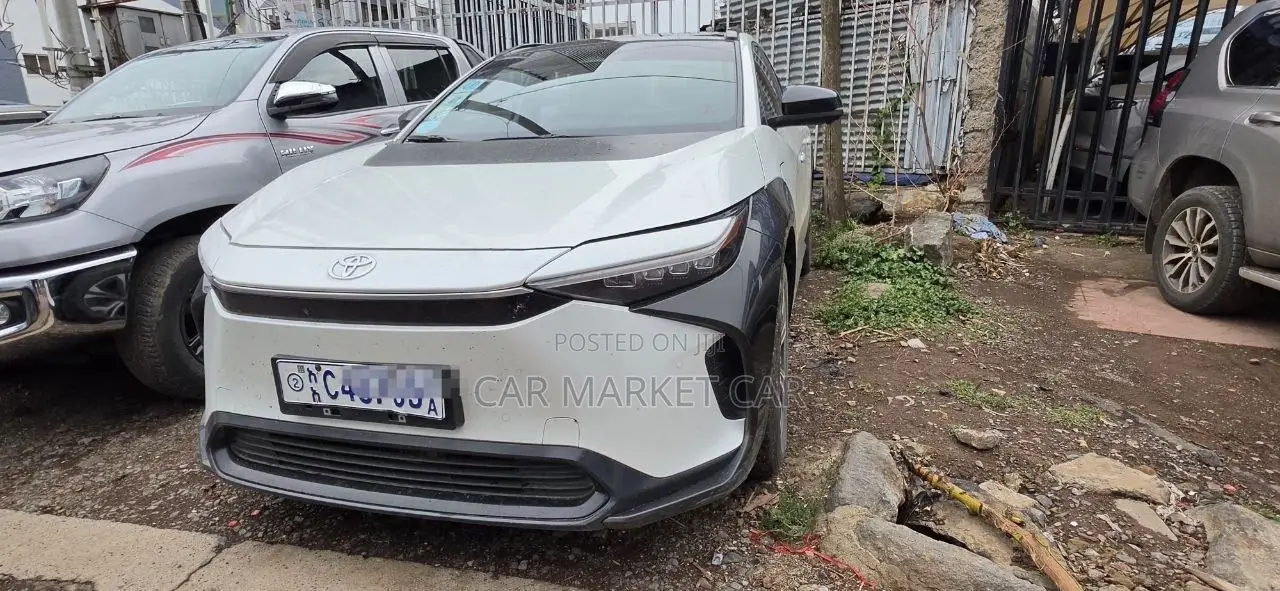 Toyota bZ4X 71.4 kWh FWD 2022 White