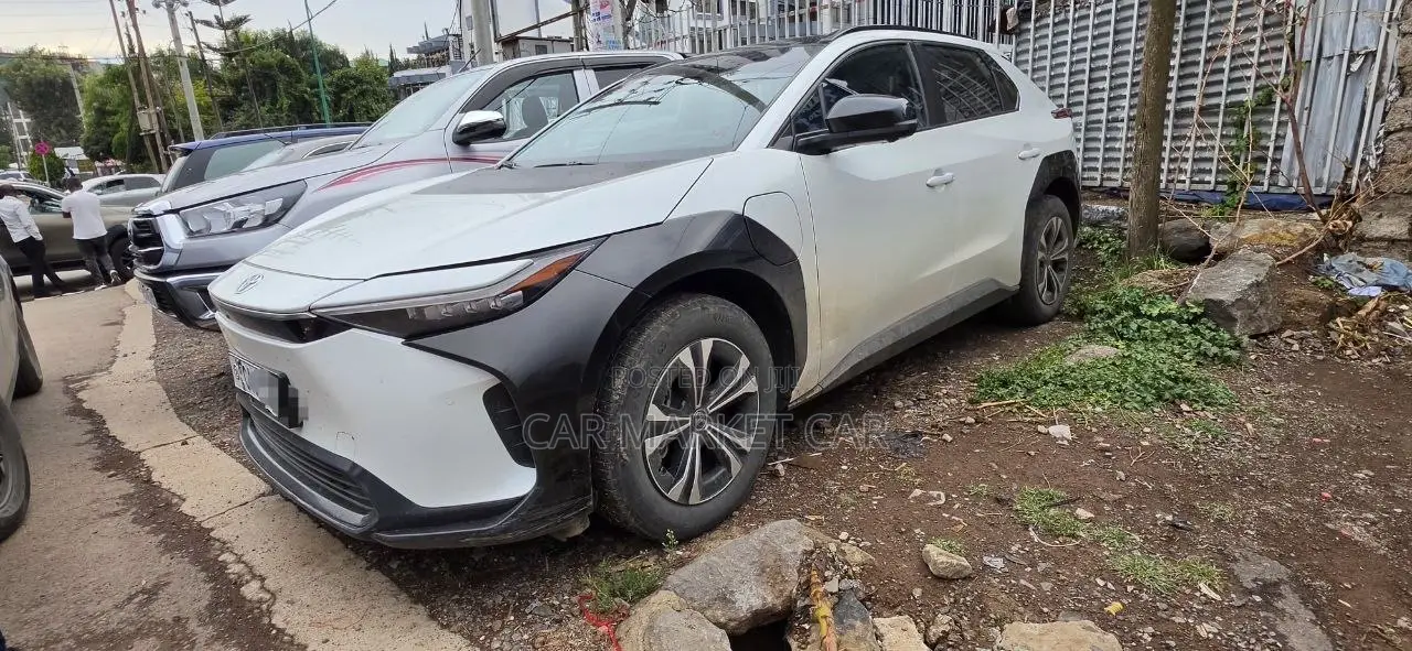 Toyota bZ4X 71.4 kWh FWD 2022 White