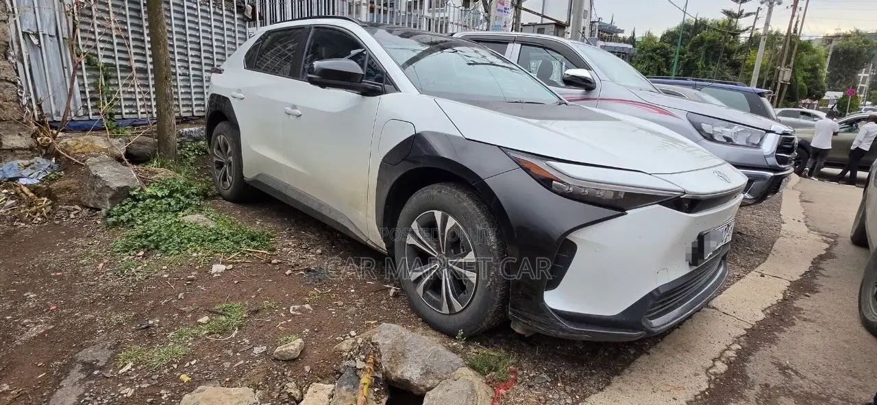 Toyota bZ4X 71.4 kWh FWD 2022 White