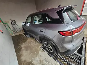 BYD Yuan Up 45 kWh FWD 2024 Gray