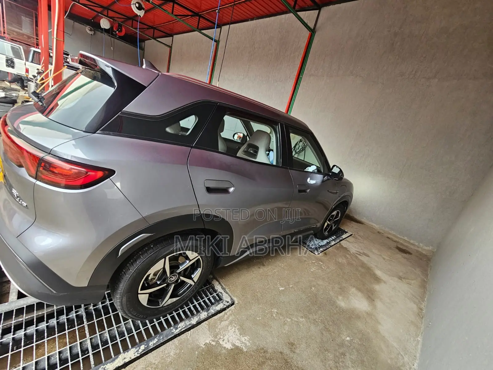 BYD Yuan Up 45 kWh FWD 2024 Gray
