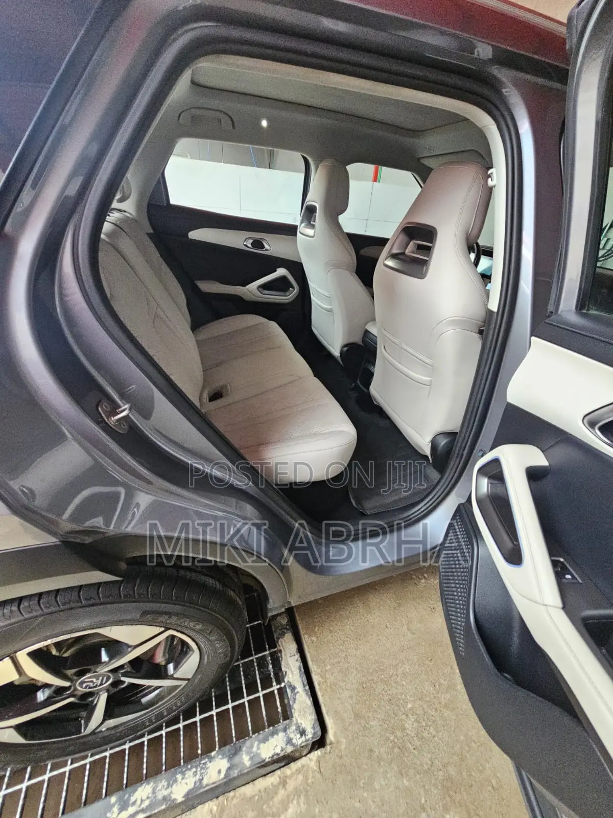 BYD Yuan Up 45 kWh FWD 2024 Gray