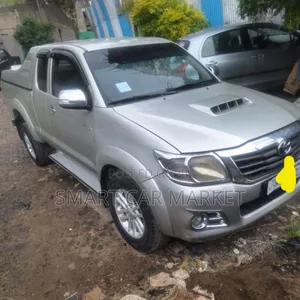 Toyota Hilux 2015 Silver