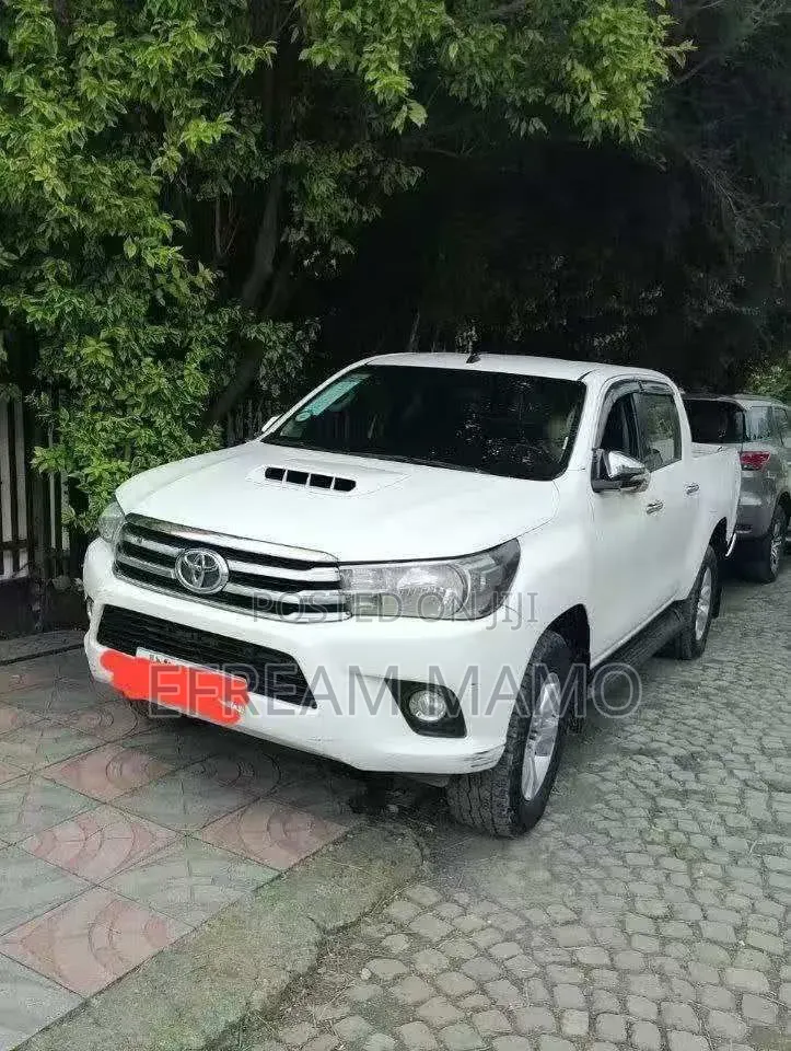 Toyota Hilux 2017 White