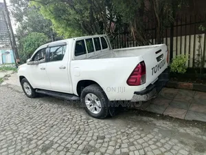 Toyota Hilux 2017 White