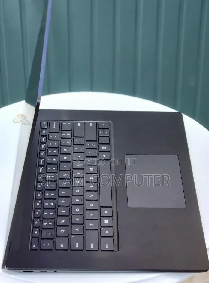 New Laptop Microsoft Surface 16GB Intel Core i7 SSD 256GB