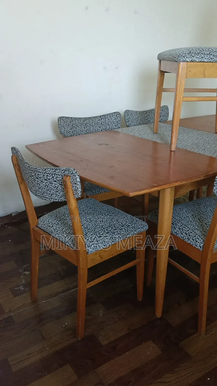 Dinning Table