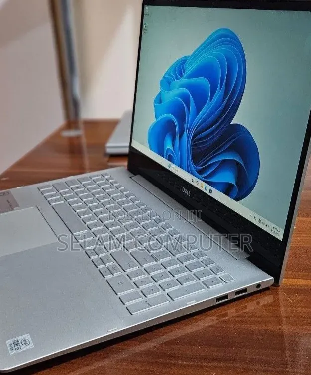 New Laptop Dell Inspiron 15 8GB Intel Core i5 SSD 256GB