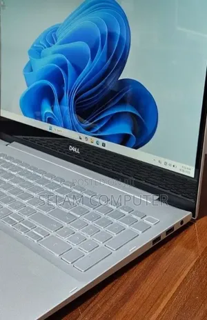 New Laptop Dell Inspiron 15 8GB Intel Core i5 SSD 256GB