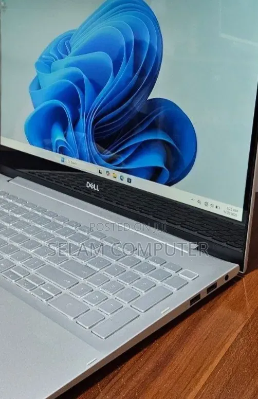 New Laptop Dell Inspiron 15 8GB Intel Core i5 SSD 256GB