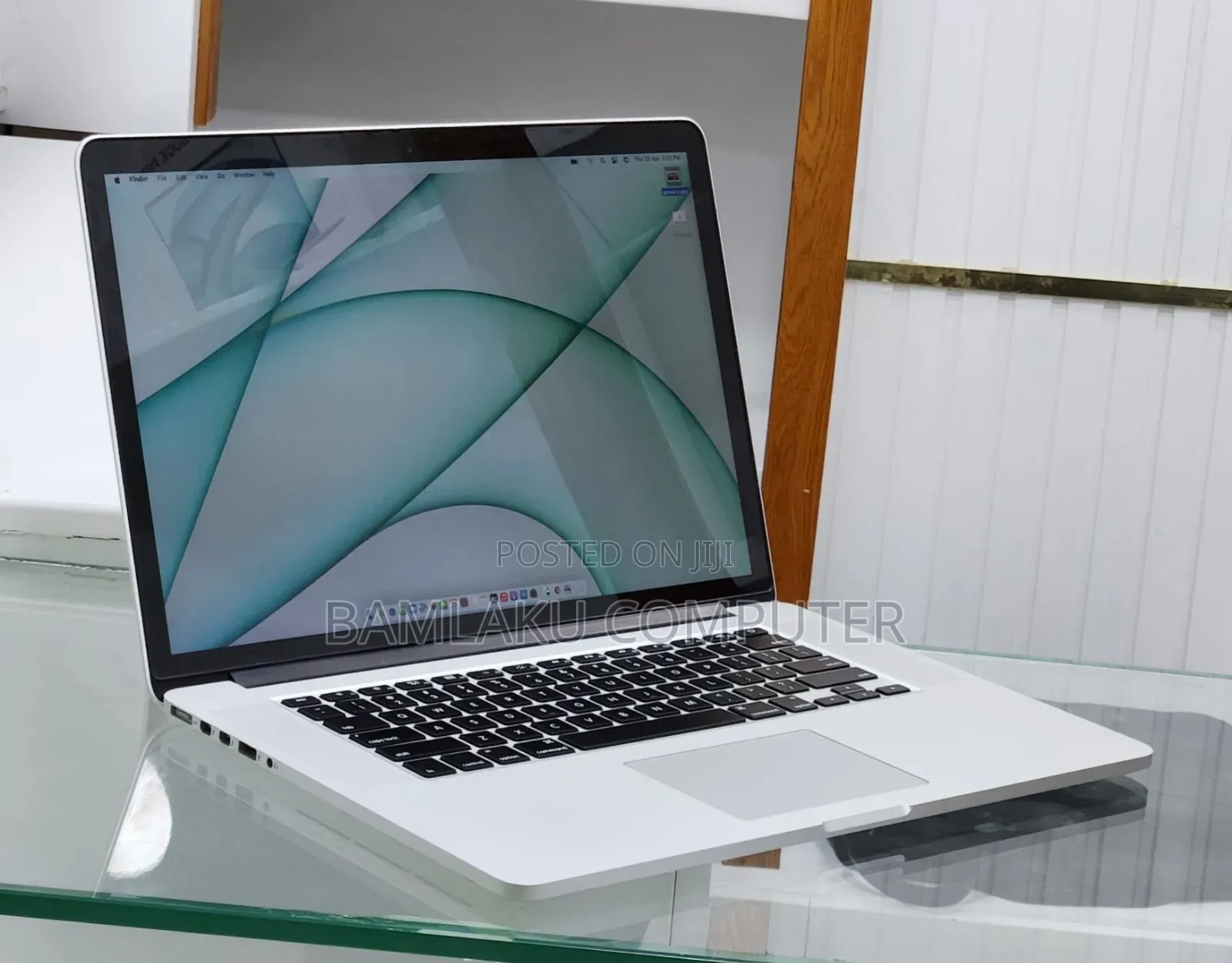 New Laptop Apple MacBook Pro 2015 16GB Intel Core i7 SSD 512GB