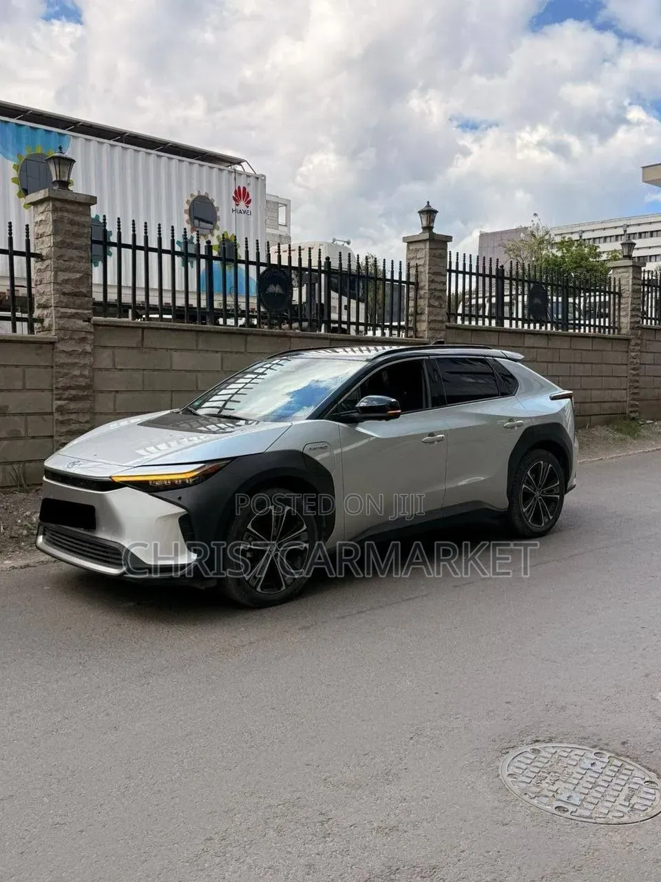 Toyota bZ4X 71.4 kWh AWD 2023 Gold