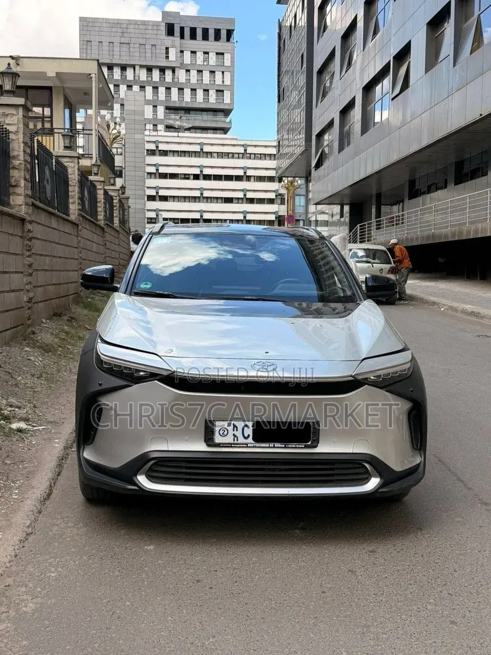 Toyota bZ4X 71.4 kWh AWD 2023 Gold