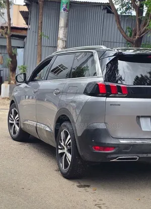 Peugeot 5008 2020 Gray