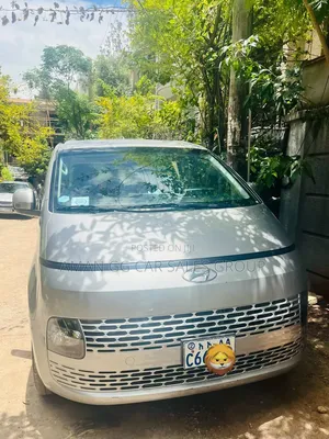 Hyundai Staria 2023 Silver