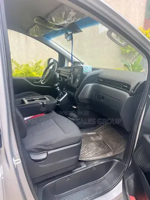 Hyundai Staria 2023 Silver