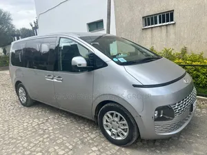 Hyundai Staria 2023 Silver