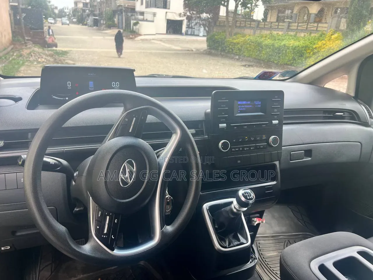 Hyundai Staria 2023 Silver