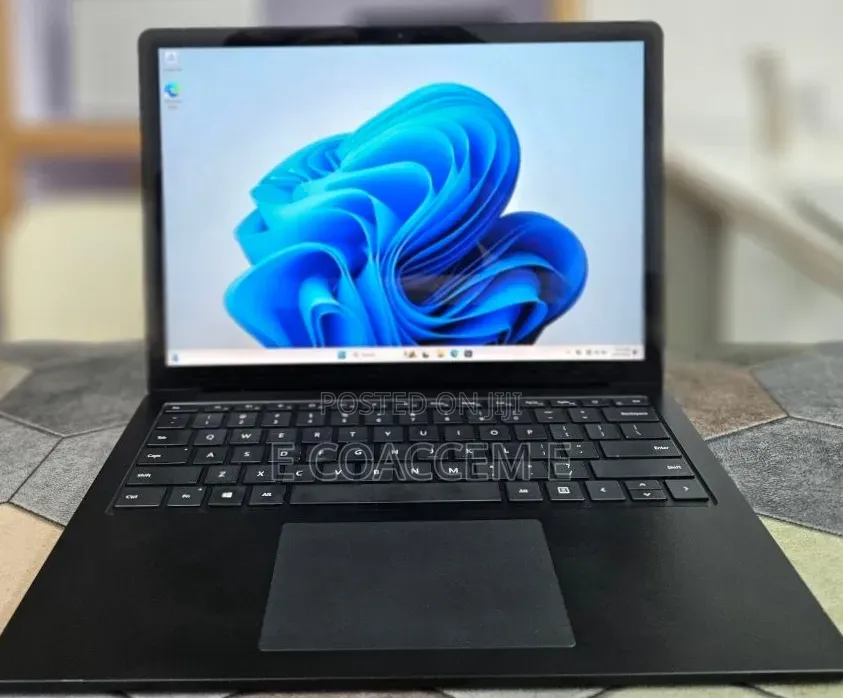 New Laptop Microsoft Surface 16GB Intel Core i7 SSD 512GB