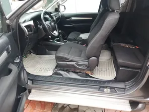 Toyota Hilux 2018 Gray
