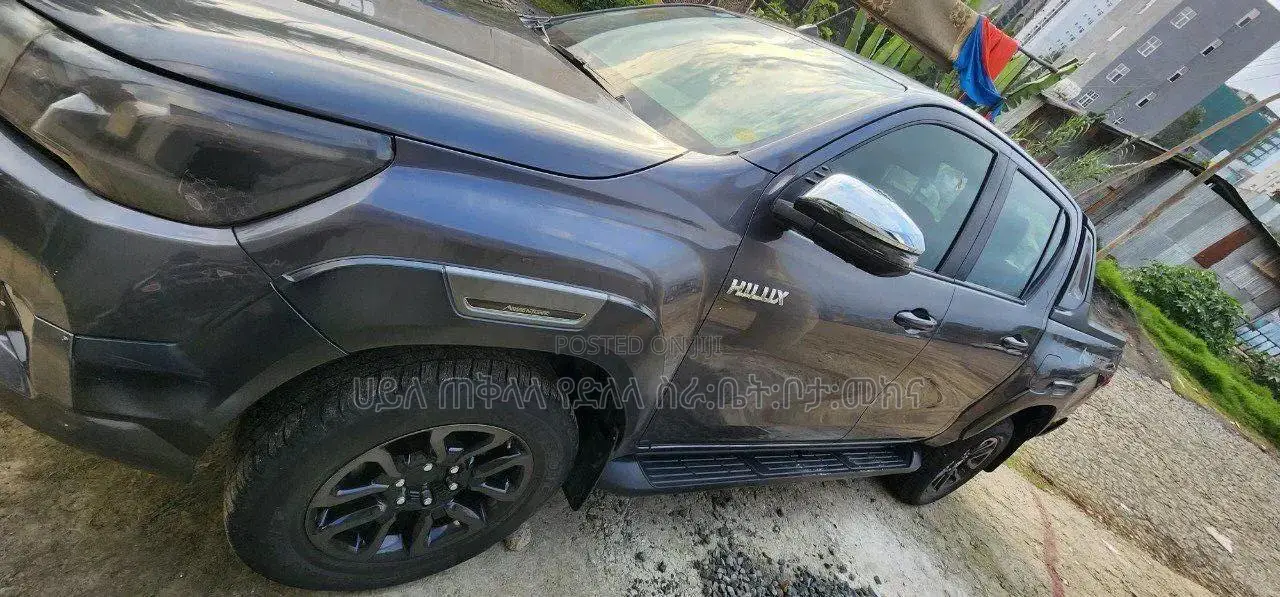Toyota Hilux 2022 Gray