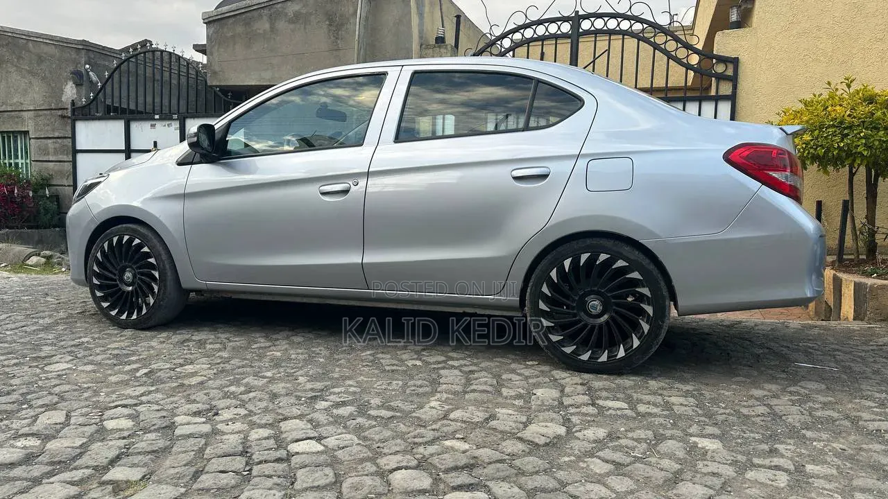 Mitsubishi Attrage 2020 Silver