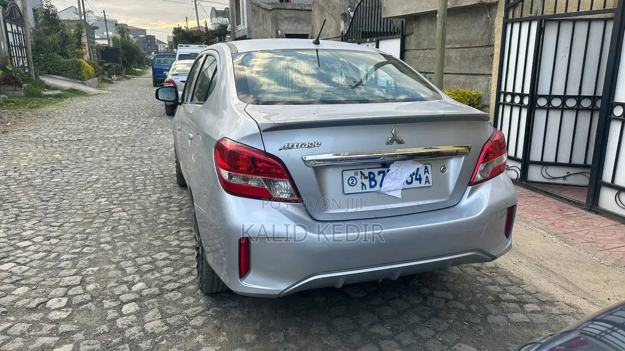 Mitsubishi Attrage 2020 Silver