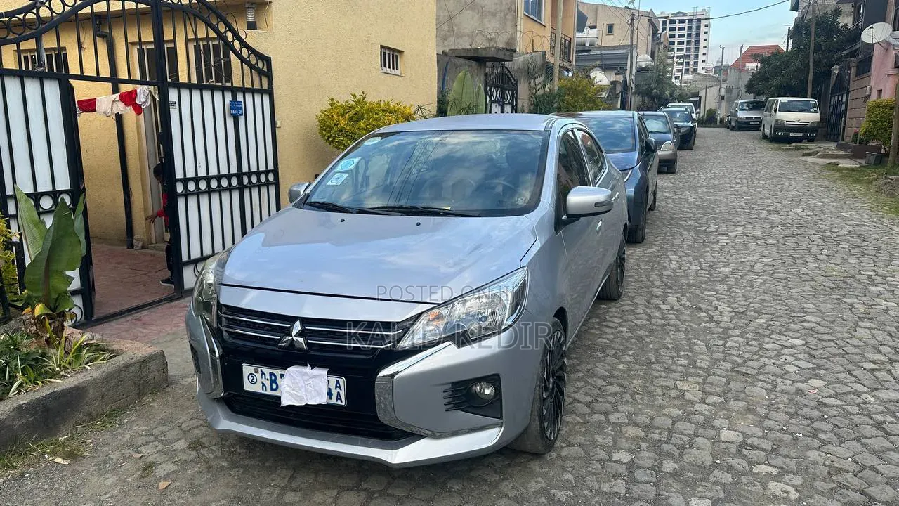 Mitsubishi Attrage 2020 Silver