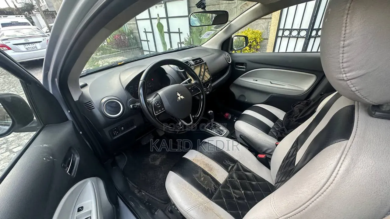 Mitsubishi Attrage 2020 Silver