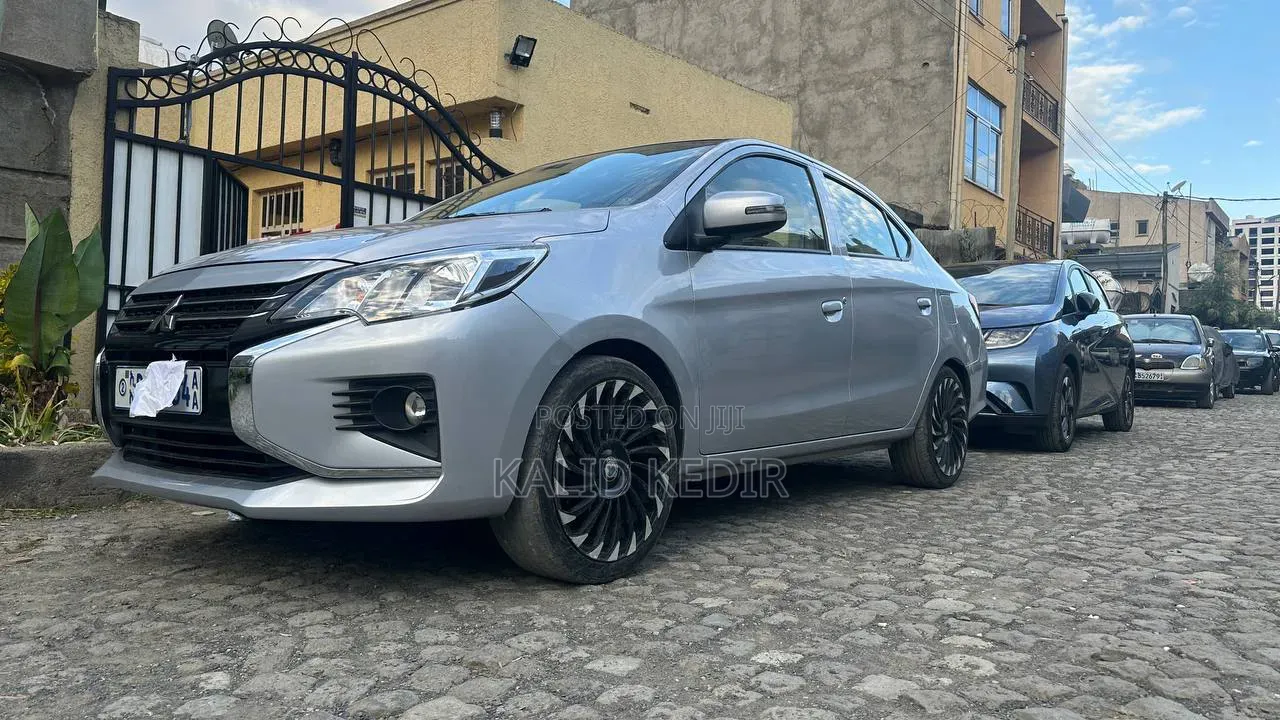 Mitsubishi Attrage 2020 Silver