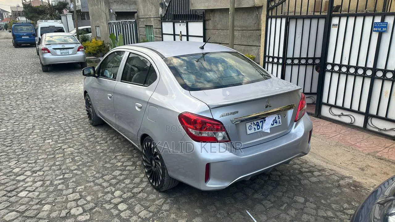 Mitsubishi Attrage 2020 Silver