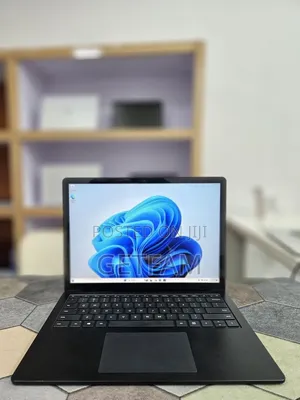 New Laptop Microsoft Surface 16GB Intel Core i7 SSD 512GB