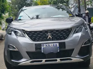 Peugeot 5008 2020 Gray