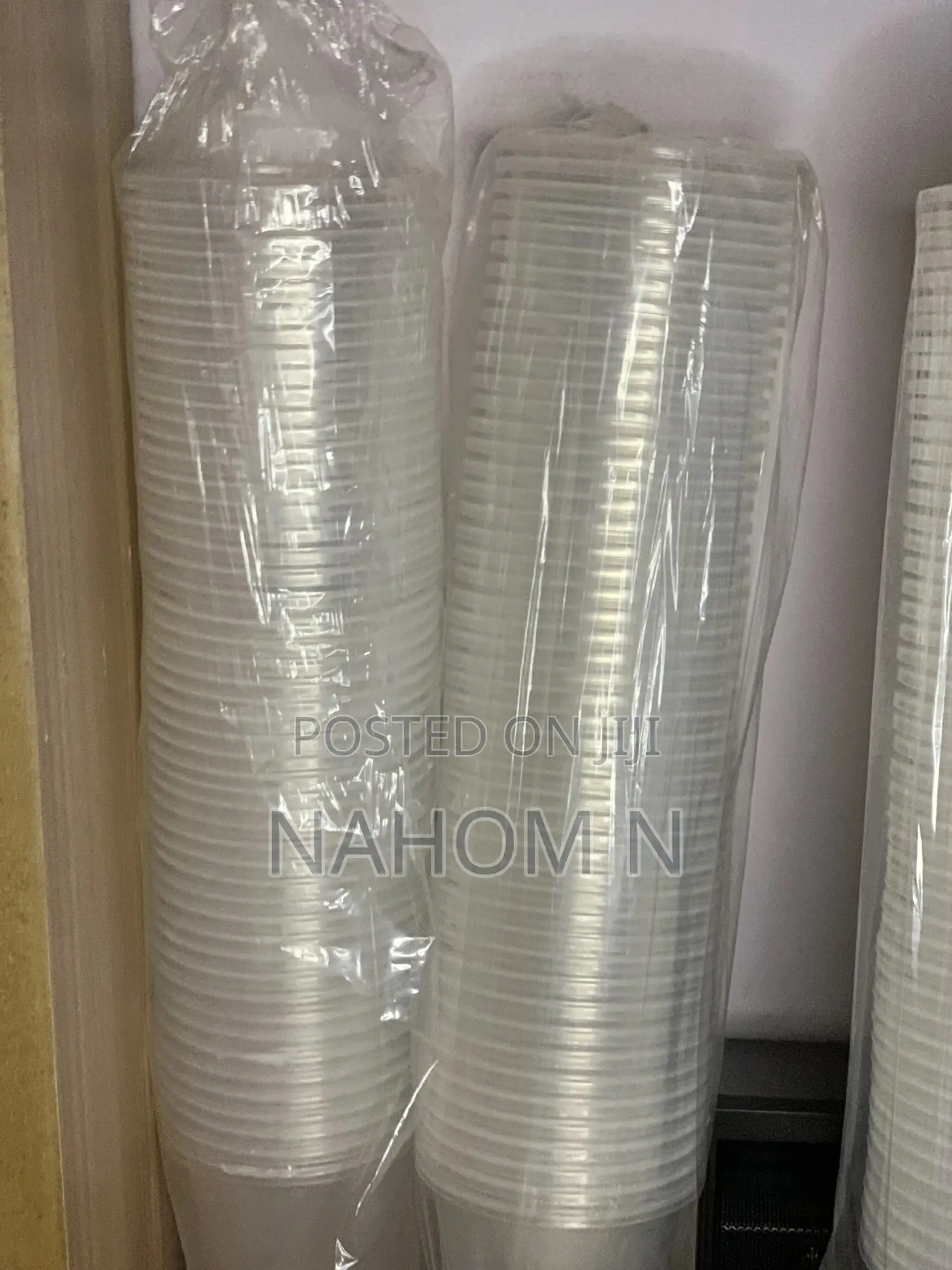Disposable Clear Plastic Drinking Cups.