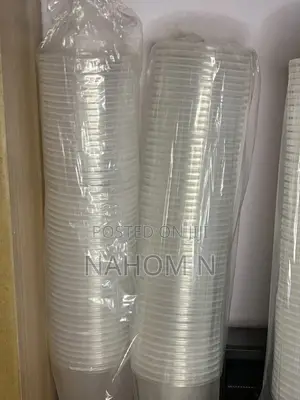 Disposable Clear Plastic Drinking Cups.