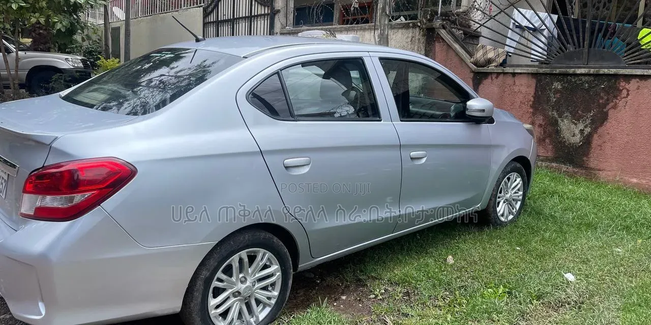 Mitsubishi Attrage 2021 Silver