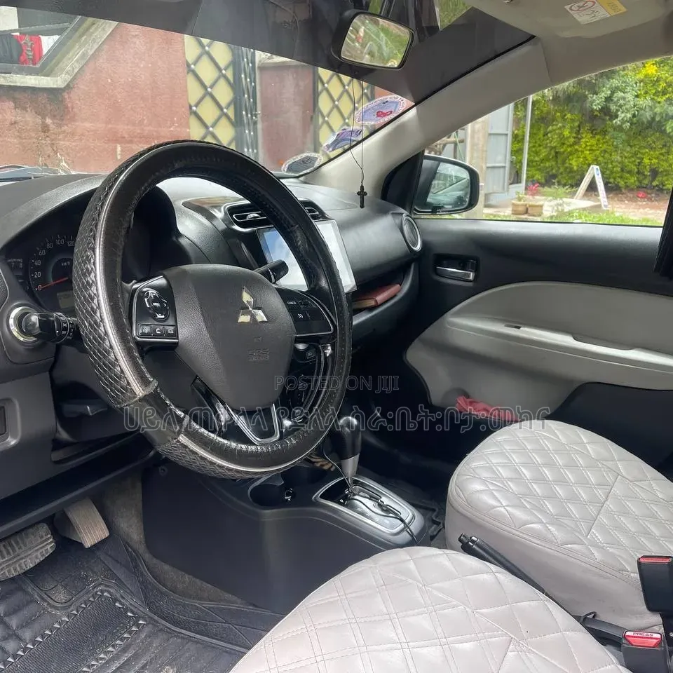 Mitsubishi Attrage 2021 Silver